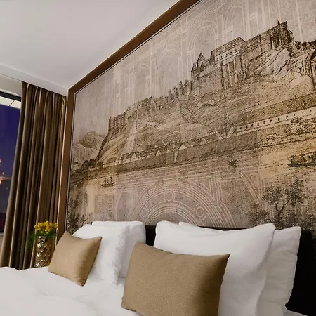 Grand 4* Esztergom