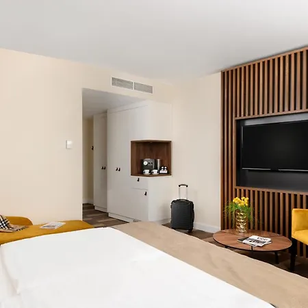 Grand 4* Esztergom