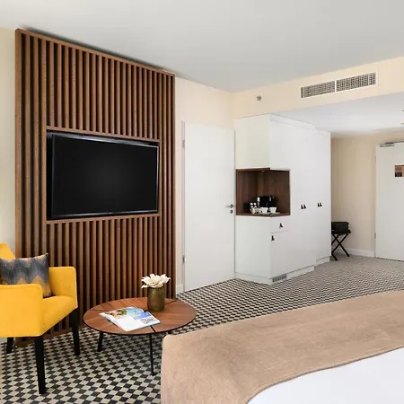 Grand 4* إسترغوم