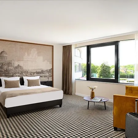 Grand Hotel